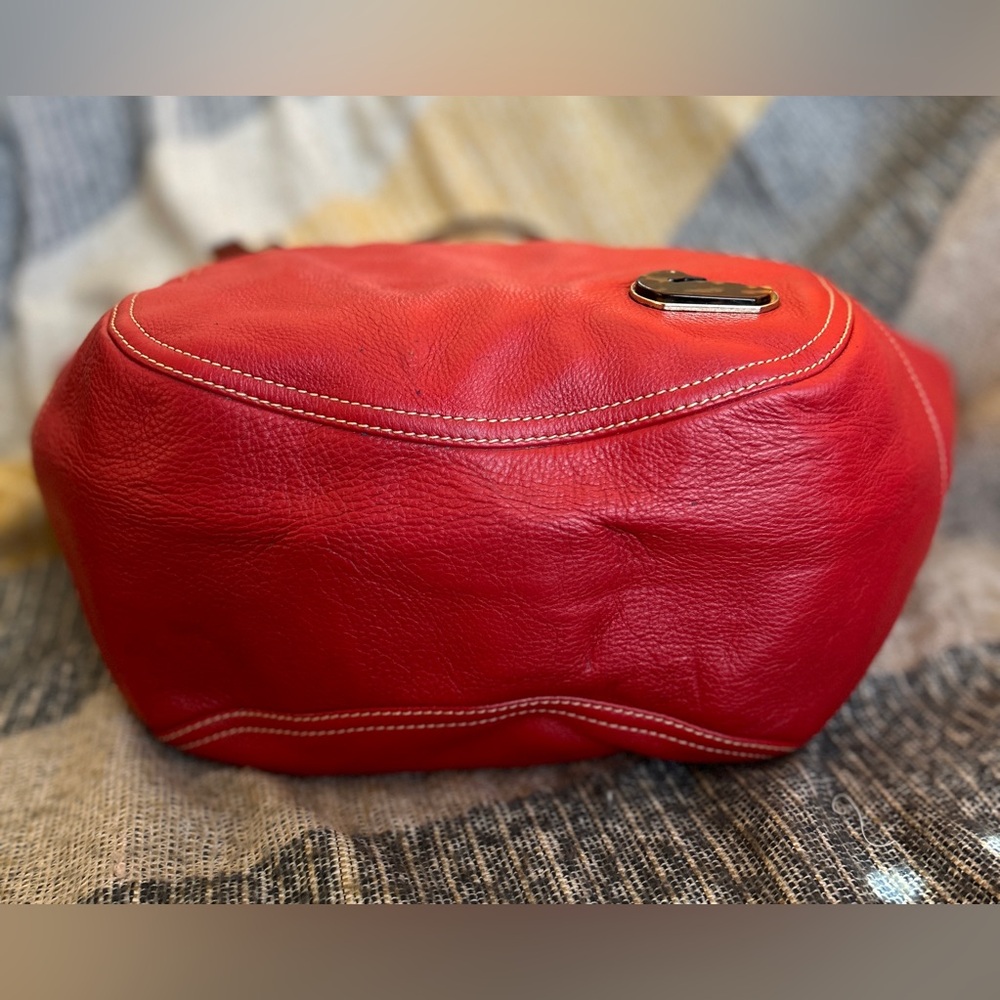 Dooney & Bourke Red Leather Hobo w/Brown Trim EXCELLENT RARELY USED CONDITION - Picture 5 of 13